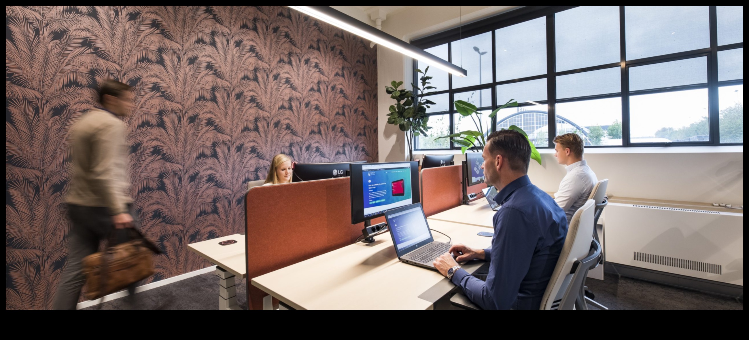 פתרונות משרד חכמים: הרם את מקום העבודה שלך עם מוצרי אלקטרוניקה חדישים